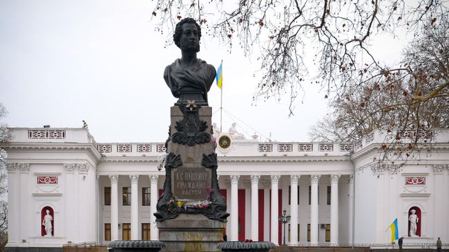 Памятник поэту А. С. Пушкину на Приморском бульваре в Одессе, Украина