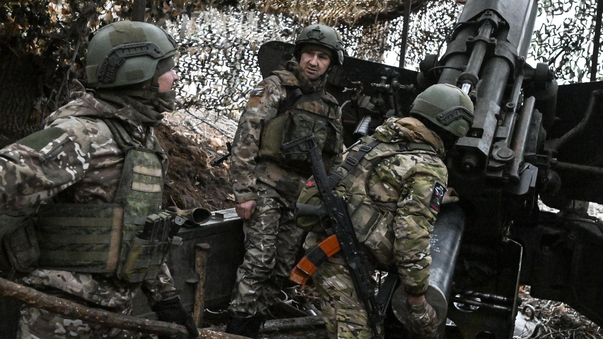 Артиллерийский расчет пушки 2А36 Гиацинт-Б ведет огонь по позициям ВСУ в зоне СВО Артиллерийский расчет пушки 2А36 Гиацинт-Б ведет огонь по позициям ВСУ в зоне СВО - РИА Новости, 1920, 12.12.2024