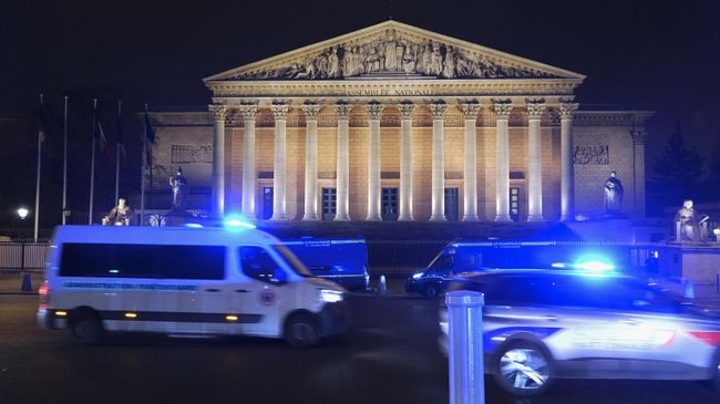 Здание Национальной ассамблеи после вынесения парламентом Франции вотума недоверия премьер-министру. 4 декабря 2024