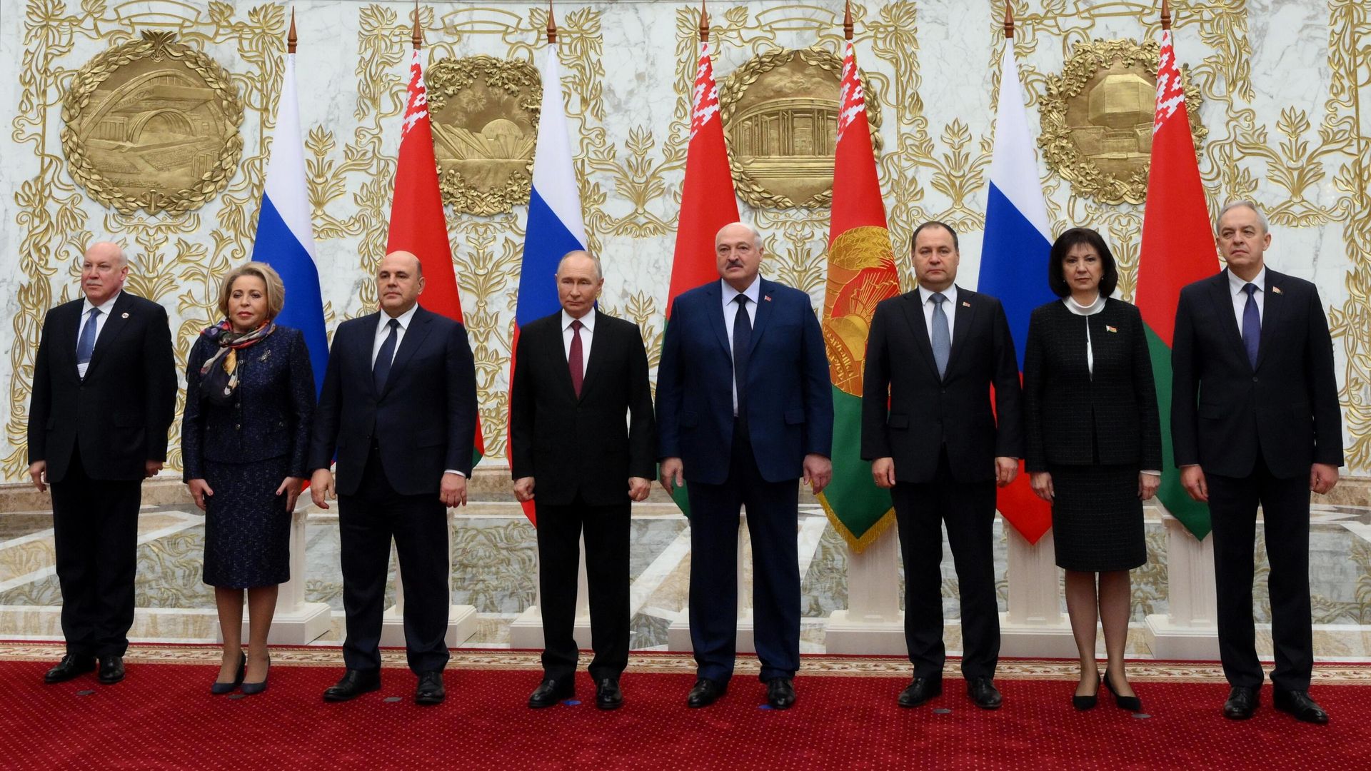 Президент РФ Владимир Путин и Александр Лукашенко на церемонии фотографирования перед заседанием Высшего Государственного Совета Союзного государства Президент РФ Владимир Путин и Александр Лукашенко на церемонии фотографирования перед заседанием Высшего Государственного Совета Союзного государства - РИА Новости, 1920, 06.12.2024