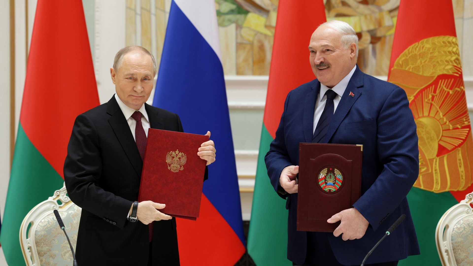 Президент РФ Владимир Путин и президент Белоруссии Александр Лукашенко на церемонии подписания межгосударственного Договора о гарантиях безопасности в рамках Союзного государства и межгосударственного Договора о формировании объединённого рынка электрической энергии Союзного государства - РИА Новости, 1920, 05.03.2025