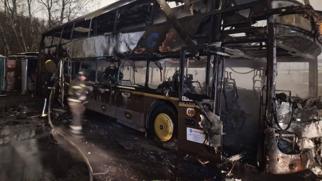 На месте происшествия, где произошло возгорание автобуса на юго-западе Москвы На месте происшествия, где произошло возгорание автобуса на юго-западе Москвы - РИА Новости, 1920, 07.12.2024