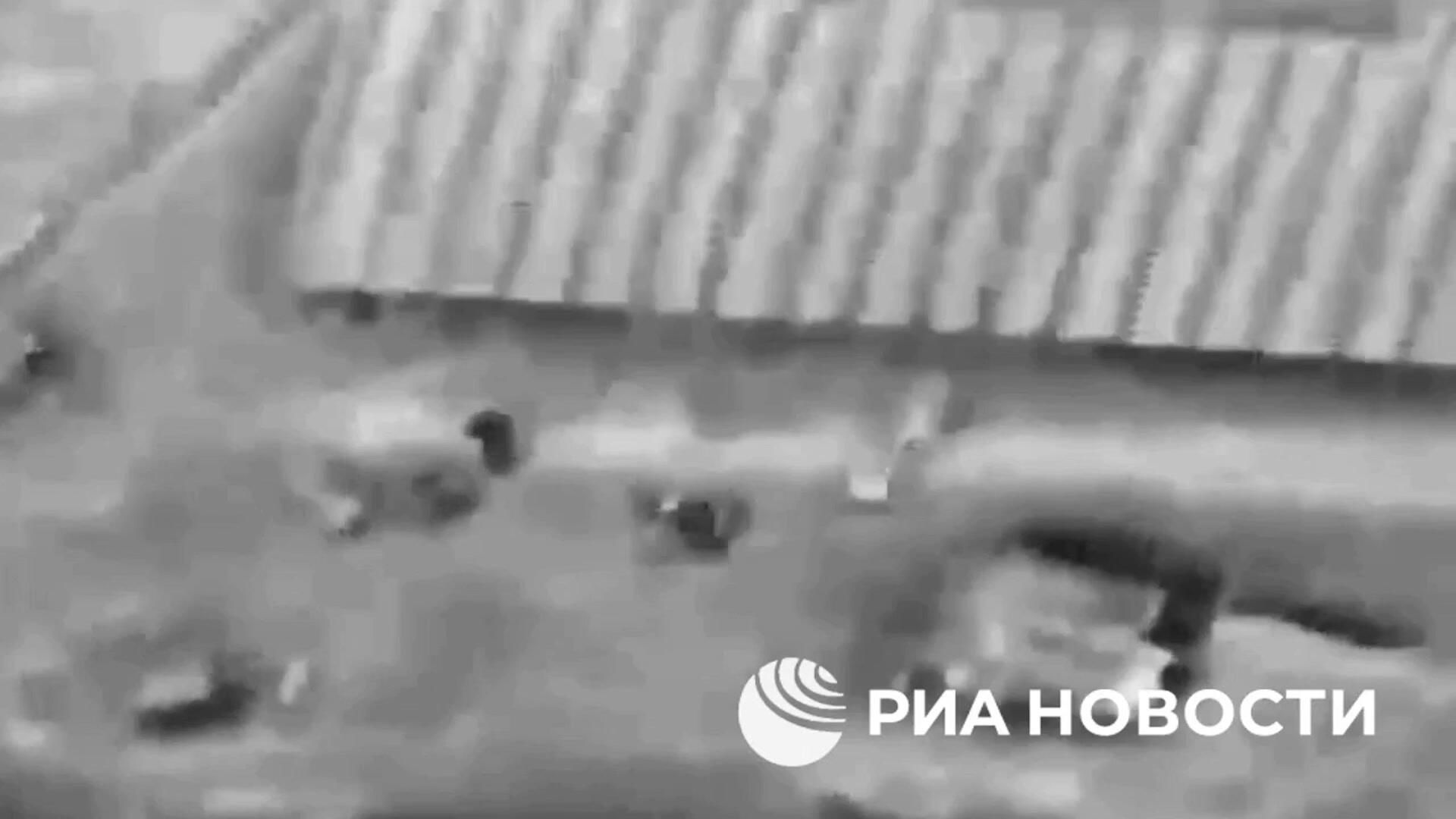 Удар ВВС Сирии по складу боеприпасов и военной технике боевиков в провинции Идлиб Удар ВВС Сирии по складу боеприпасов и военной технике боевиков в провинции Идлиб - РИА Новости, 1920, 07.12.2024