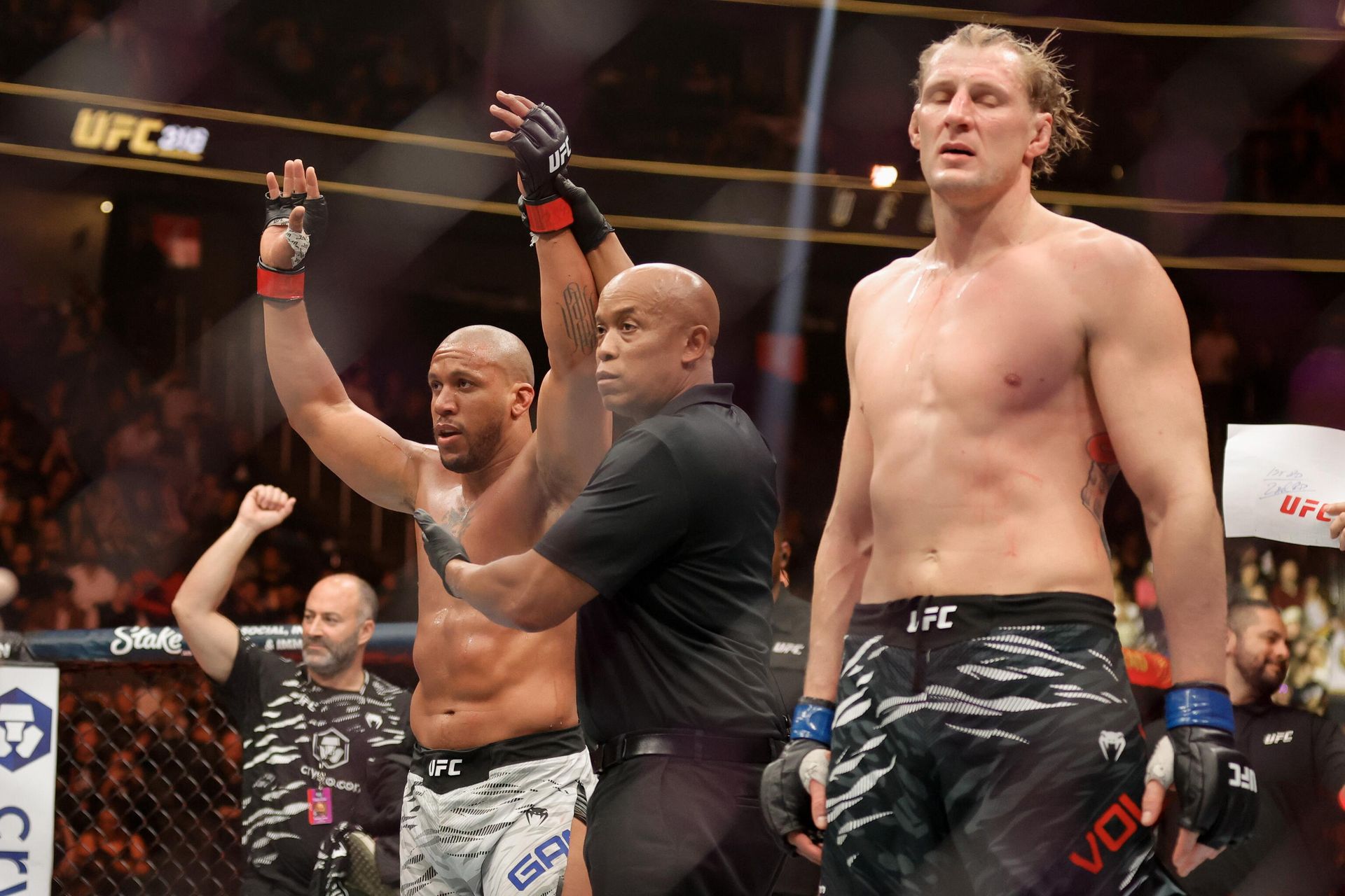 Эпизод боя Волкова против Гана на UFC 310 Эпизод боя Волкова против Гана на UFC 310 - РИА Новости, 1920, 08.12.2024