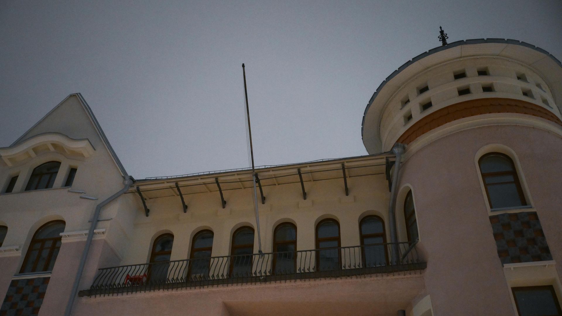 Над зданием посольства Сирии в Москве снят флаг Над зданием посольства Сирии в Москве снят флаг - РИА Новости, 1920, 08.12.2024