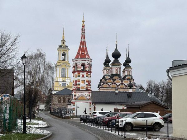 Суздаль. Лазаревская и Антипиевская церкви Суздаль. Лазаревская и Антипиевская церкви