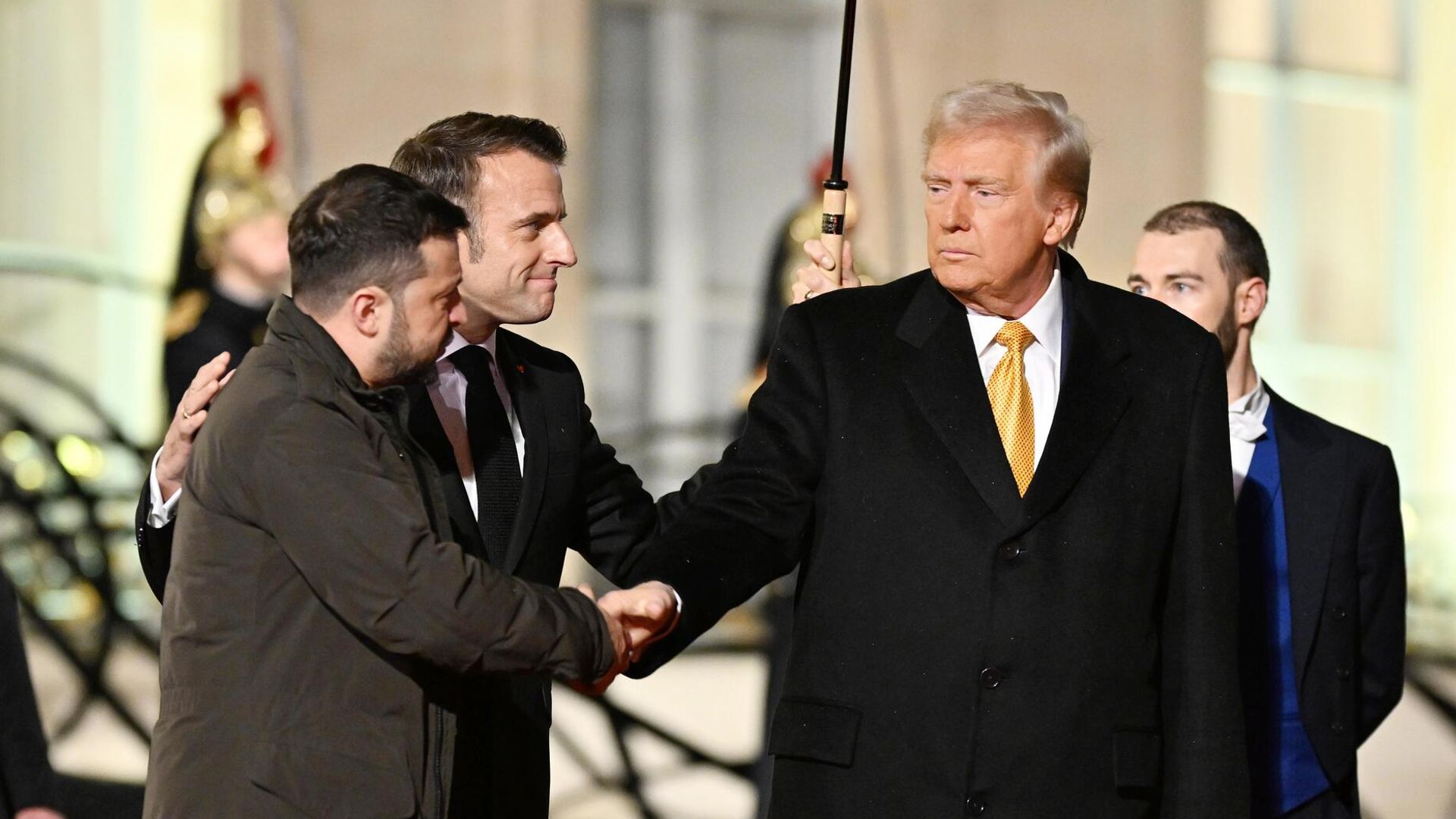 Владимир Зеленский, Эммануэль Макрон и Дональд Трамп во время встречи в Париже - РИА Новости, 1920, 11.12.2024