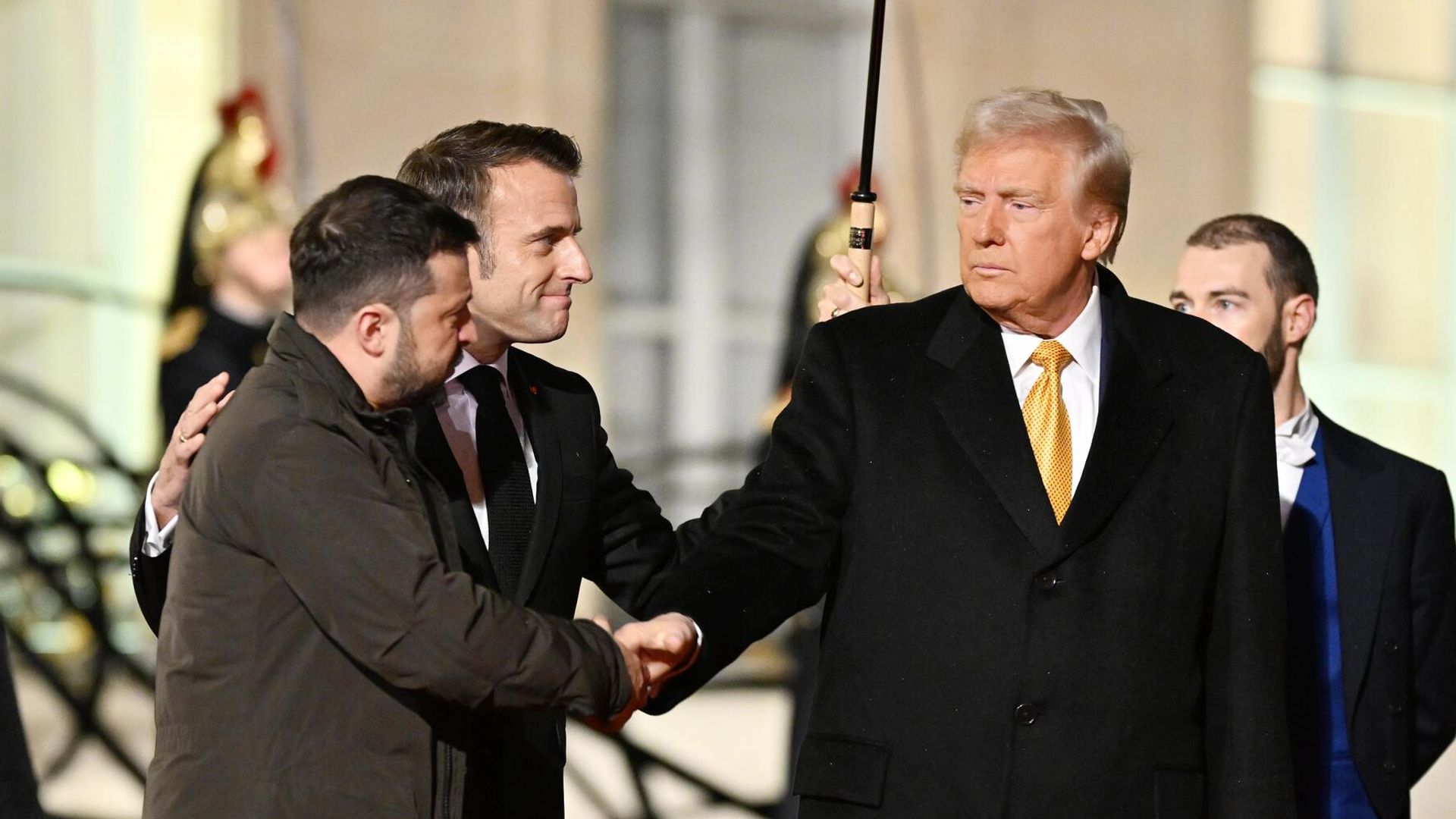 Владимир Зеленский, Эммануэль Макрон и Дональд Трамп во время встречи в Париже Владимир Зеленский, Эммануэль Макрон и Дональд Трамп во время встречи в Париже - РИА Новости, 1920, 11.12.2024