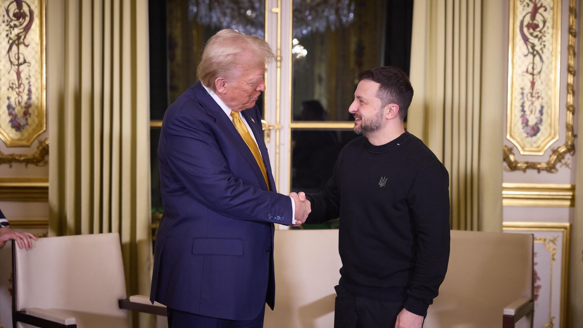 Дональд Трамп и Владимир Зеленский во время встречи в Париже Дональд Трамп и Владимир Зеленский во время встречи в Париже - РИА Новости, 1920, 19.12.2024