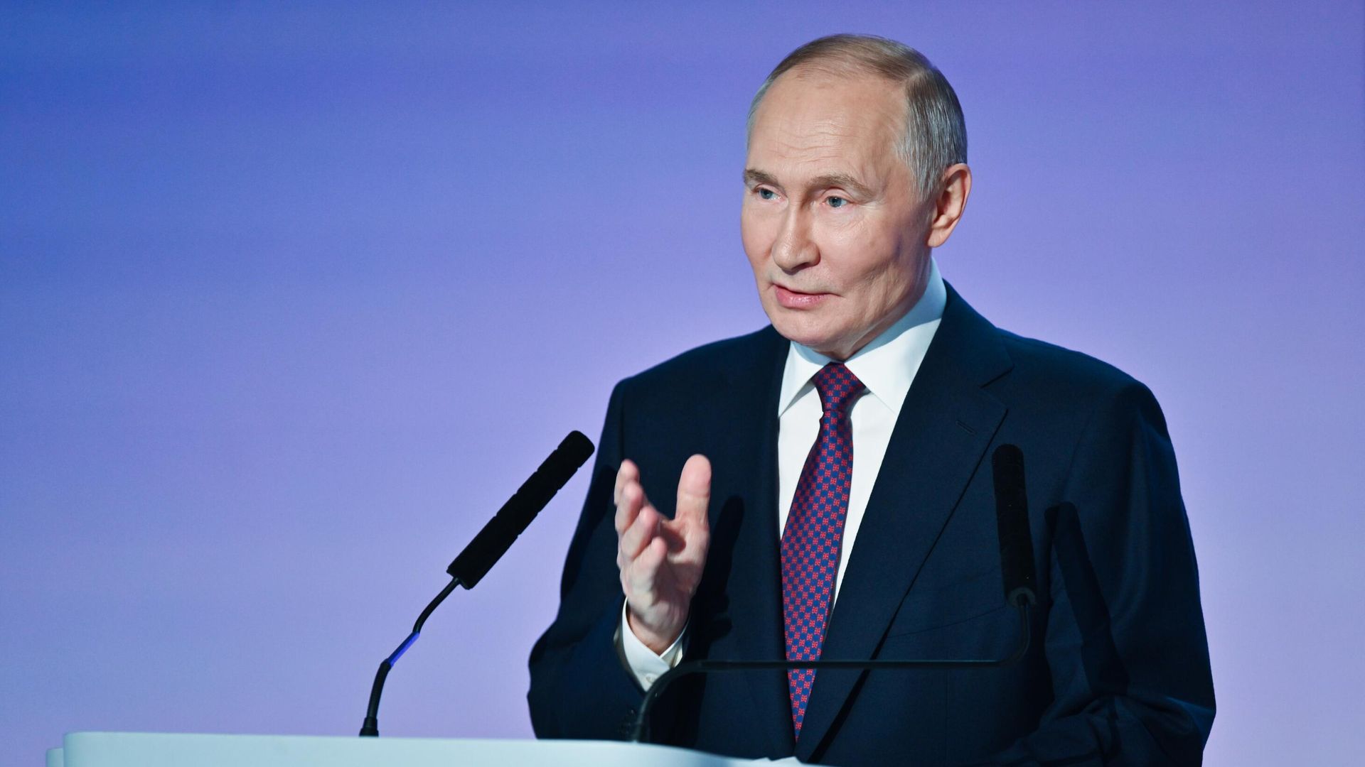 Владимир Путин выступает на конференции Сбербанка по искусственному интеллекту Владимир Путин выступает на конференции Сбербанка по искусственному интеллекту - РИА Новости, 1920, 11.12.2024