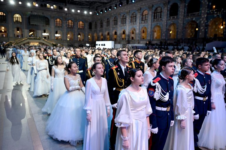 Участники IX Международного Кремлевского Благотворительного Кадетского Бала в Гостином дворе в Москве