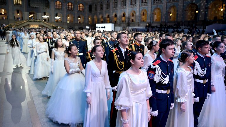Участники IX Международного Кремлевского Благотворительного Кадетского Бала в Гостином дворе в Москве Участники IX Международного Кремлевского Благотворительного Кадетского Бала в Гостином дворе в Москве