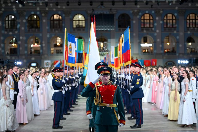 Участники IX Международного Кремлевского Благотворительного Кадетского Бала в Гостином дворе в Москве
