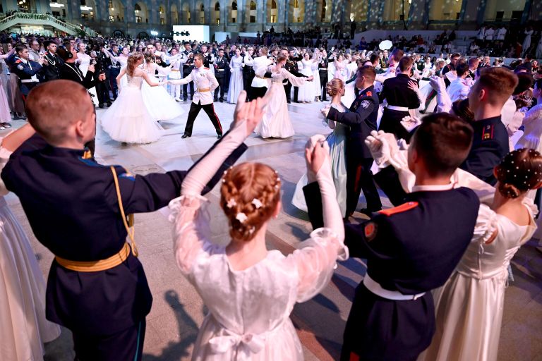 Участники IX Международного Кремлевского Благотворительного Кадетского Бала в Гостином дворе в Москве