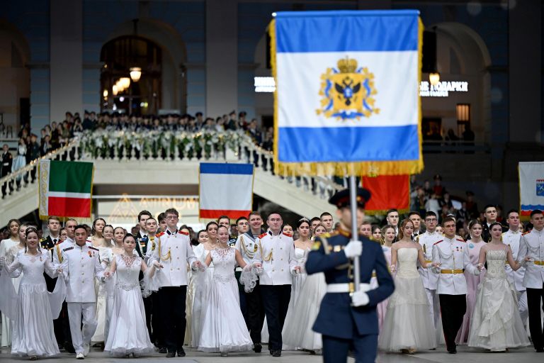 Участники IX Международного Кремлевского Благотворительного Кадетского Бала в Гостином дворе в Москве
