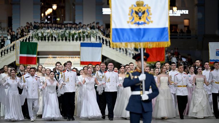 Участники IX Международного Кремлевского Благотворительного Кадетского Бала в Гостином дворе в Москве Участники IX Международного Кремлевского Благотворительного Кадетского Бала в Гостином дворе в Москве