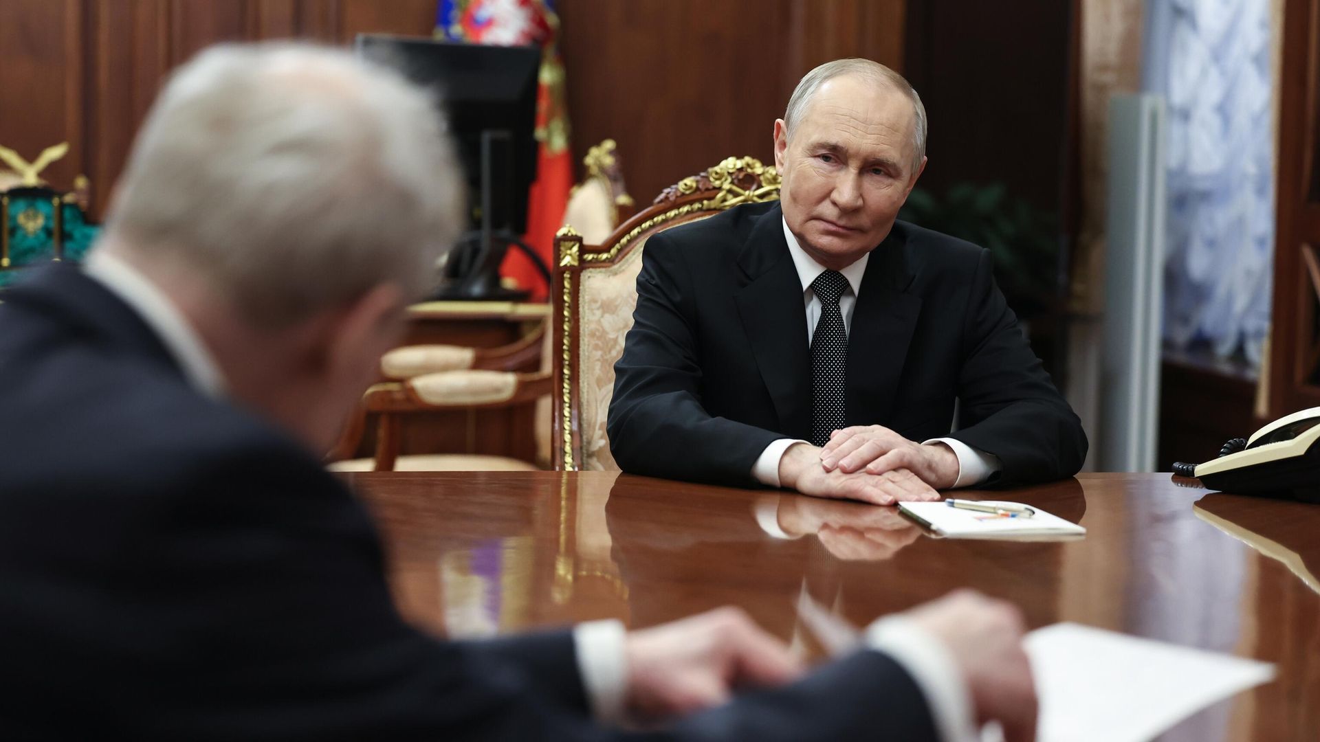 Президент РФ Владимир Путин и председатель Конституционного Суда РФ Валерий Зорькин во время встречи Президент РФ Владимир Путин и председатель Конституционного Суда РФ Валерий Зорькин во время встречи - РИА Новости, 1920, 11.12.2025