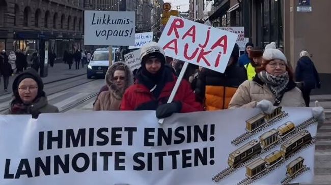Митинг в поддержку открытия границ с Россией в Хельсинки