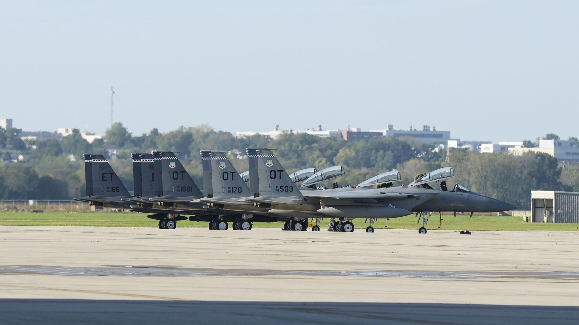 Истребители F-15 Eagle на авиабазе Райт-Паттерсон в штате Огайо, США Истребители F-15 Eagle на авиабазе Райт-Паттерсон в штате Огайо, США - РИА Новости, 1920, 16.12.2024