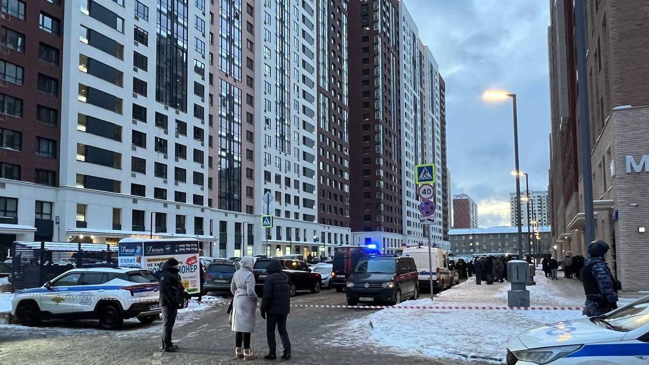 Место происшествия, где было приведено в действие взрывное устройство на Рязанском проспекте в Москве Место происшествия, где было приведено в действие взрывное устройство на Рязанском проспекте в Москве - РИА Новости, 1920, 17.12.2024
