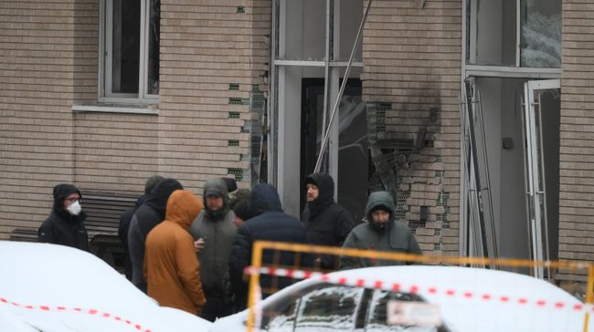 Сотрудники спецслужб на месте взрыва около жилого дома на Рязанском проспекте
