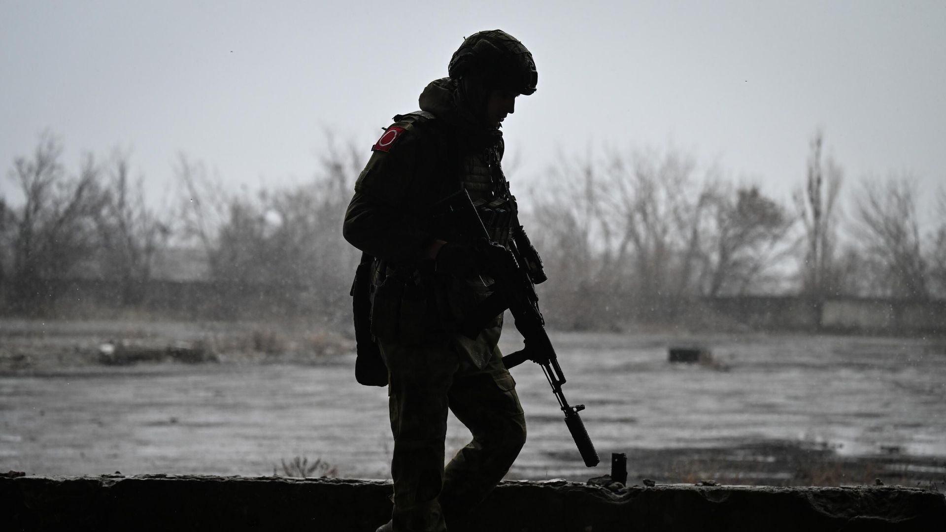 Военнослужащий ВС РФ в зоне СВО Военнослужащий ВС РФ в зоне СВО - РИА Новости, 1920, 13.01.2025