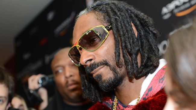 Американский репер, продюсер, актер Келвин Кордозар Бродус-младший (Snoop Dogg) Американский репер, продюсер, актер Келвин Кордозар Бродус-младший (Snoop Dogg)