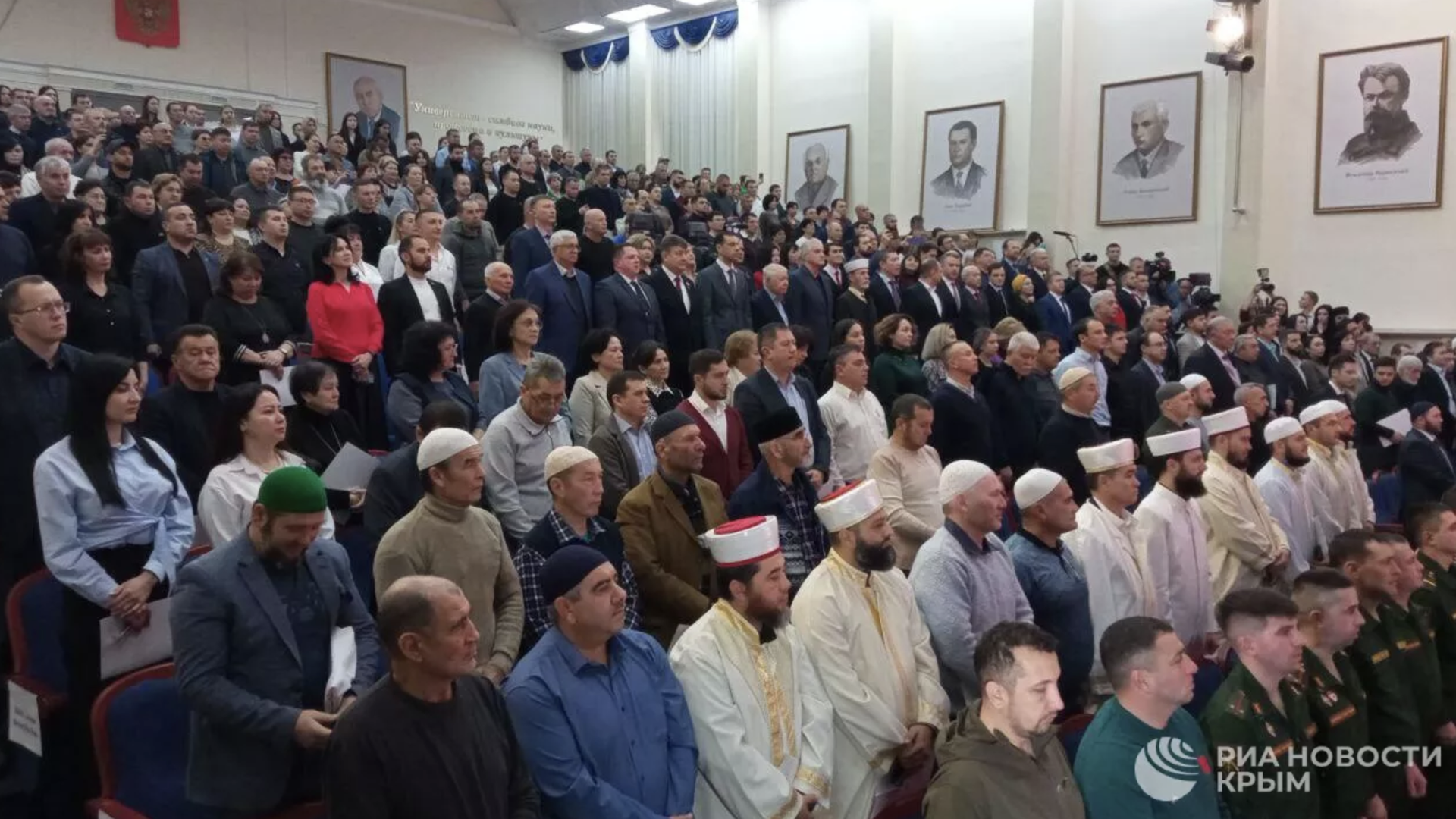 Участники съезда крымских татар в Симферополе Участники съезда крымских татар в Симферополе - РИА Новости, 1920, 17.12.2024