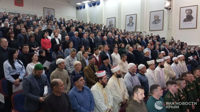 Участники съезда крымских татар в Симферополе