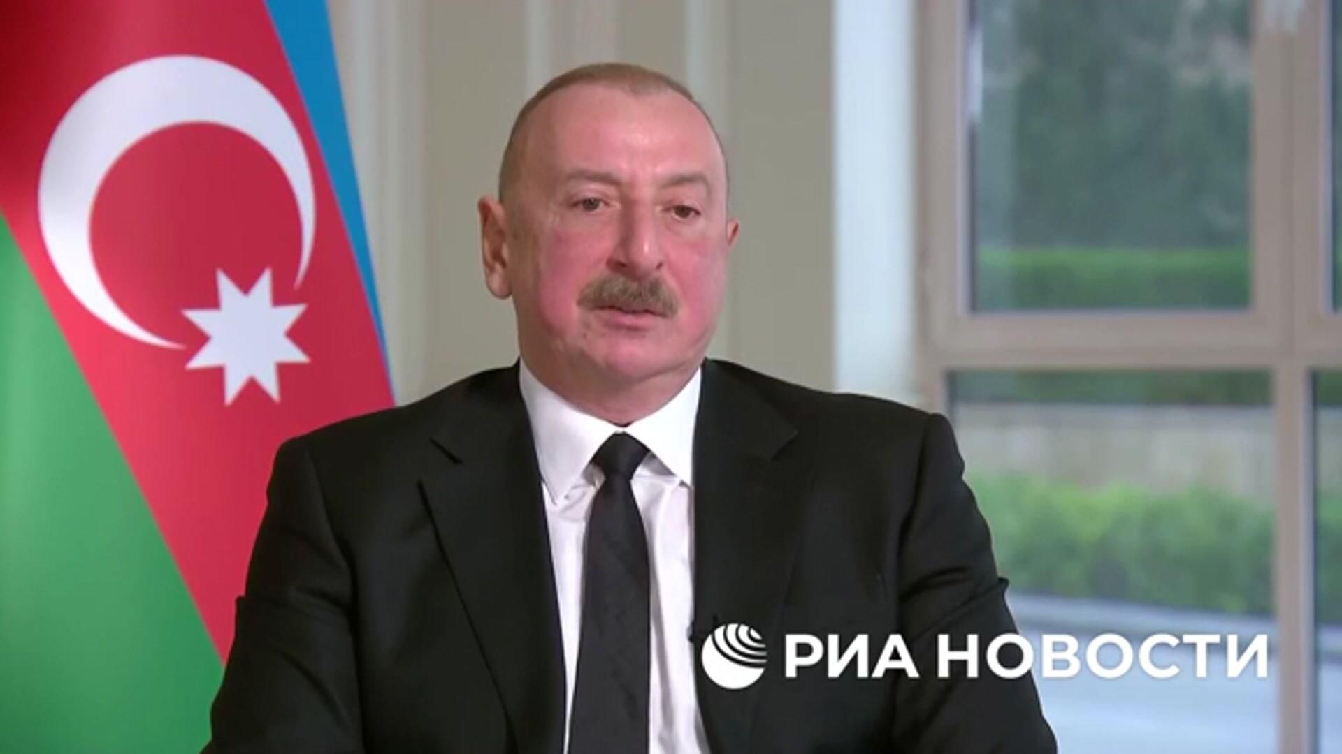 Опять уши Макрона торчат. Алиев о беспорядках в Грузии Опять уши Макрона торчат. Алиев о беспорядках в Грузии - РИА Новости, 1920, 18.12.2024
