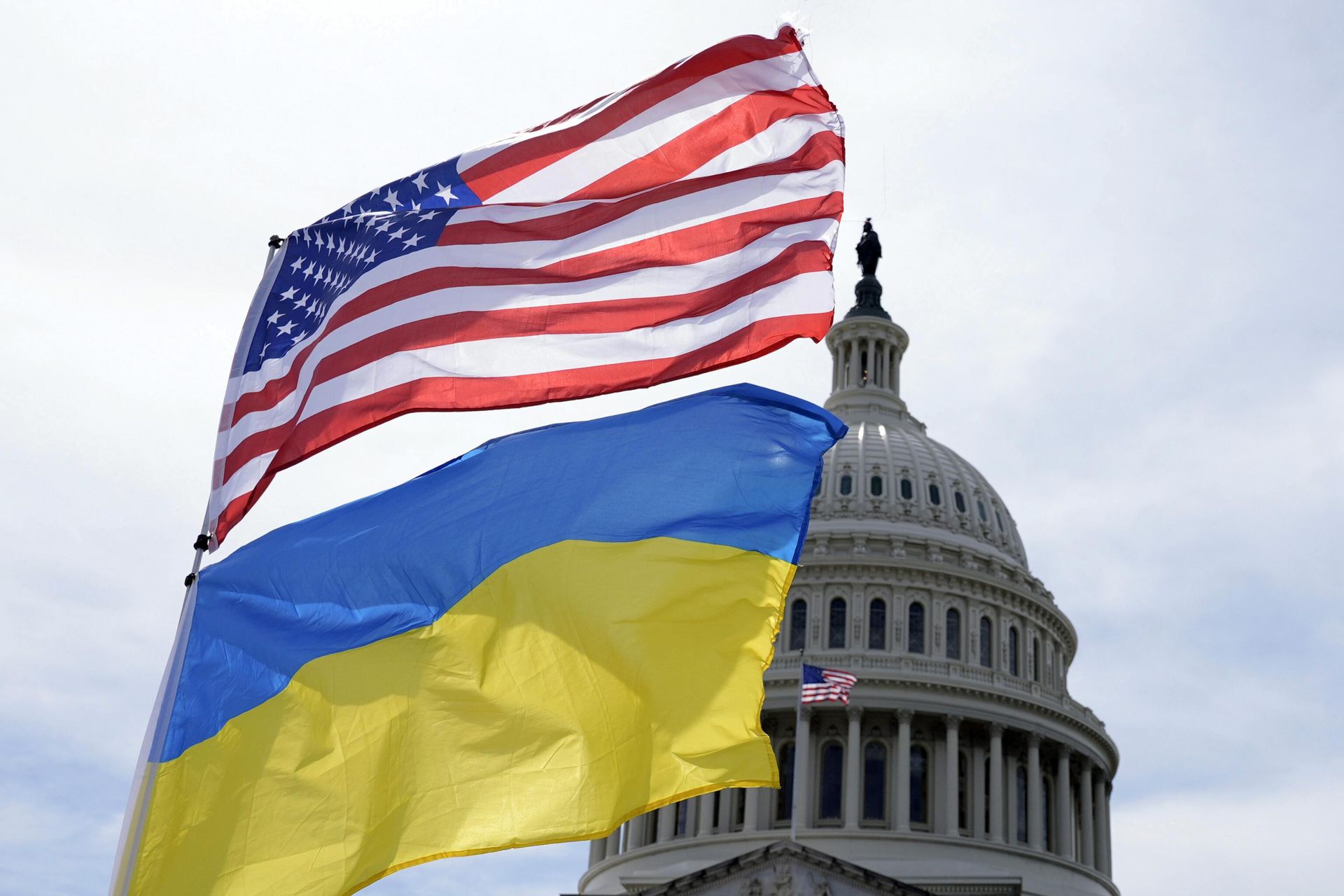Флаги Украины и США в Вашингтоне Флаги Украины и США в Вашингтоне - РИА Новости, 1920, 18.12.2024