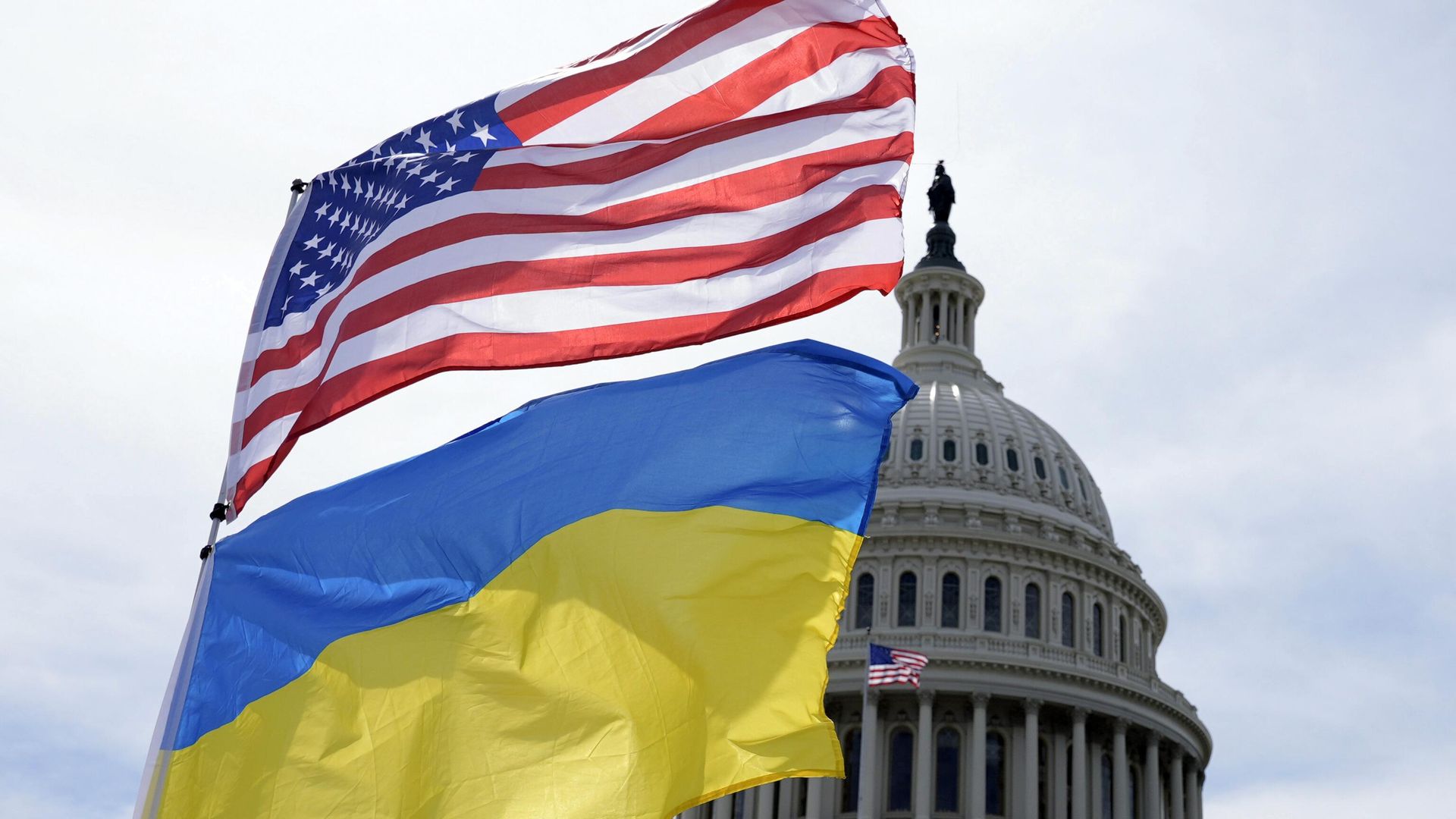 Флаги Украины и США в Вашингтоне Флаги Украины и США в Вашингтоне - РИА Новости, 1920, 09.03.2025