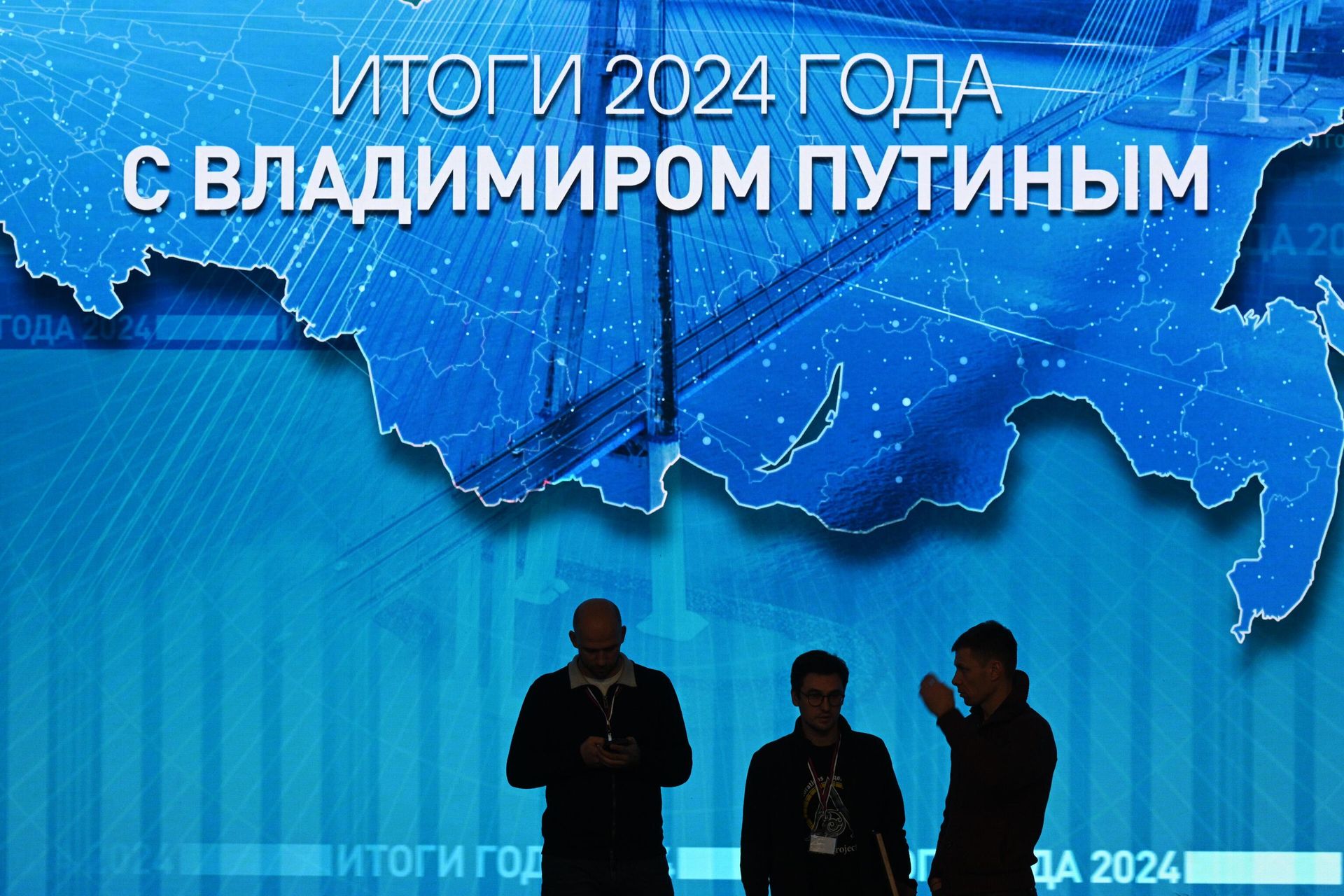 Подготовка площадки для прямой линии и пресс-конференции президента России Владимира Путина Подготовка площадки для прямой линии и пресс-конференции президента России Владимира Путина - РИА Новости, 1920, 19.12.2024