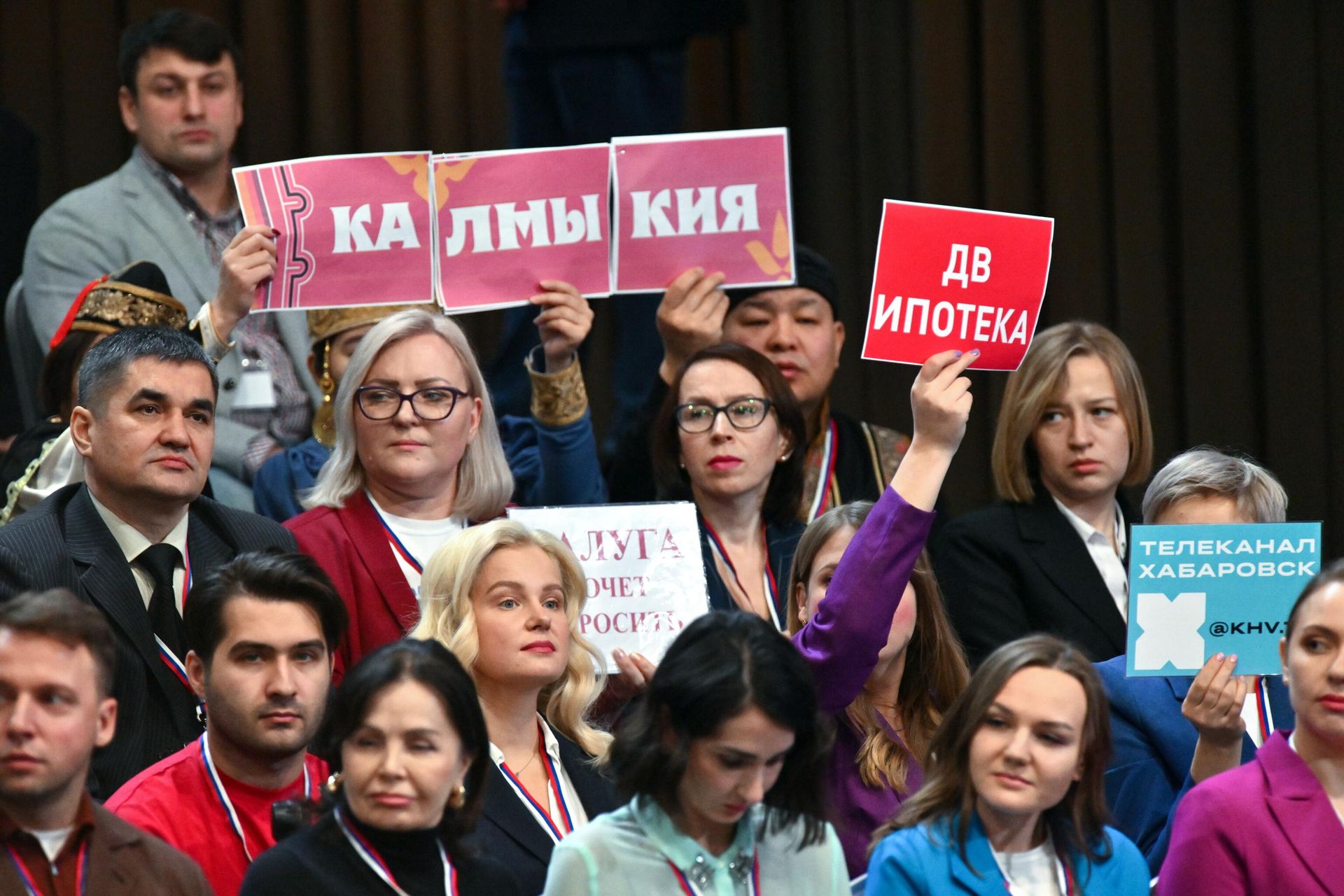 Журналисты во время специальной программы Итоги года с Владимиром Путиным в Гостином дворе Журналисты во время специальной программы Итоги года с Владимиром Путиным в Гостином дворе - РИА Новости, 1920, 19.12.2024