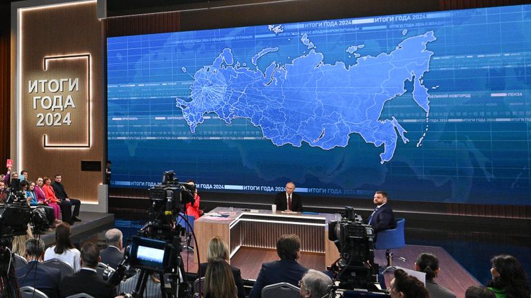 Президент России Владимир Путин проводит специальную программу Итоги года с Владимиром Путиным в Гостином дворе Президент России Владимир Путин проводит специальную программу Итоги года с Владимиром Путиным в Гостином дворе