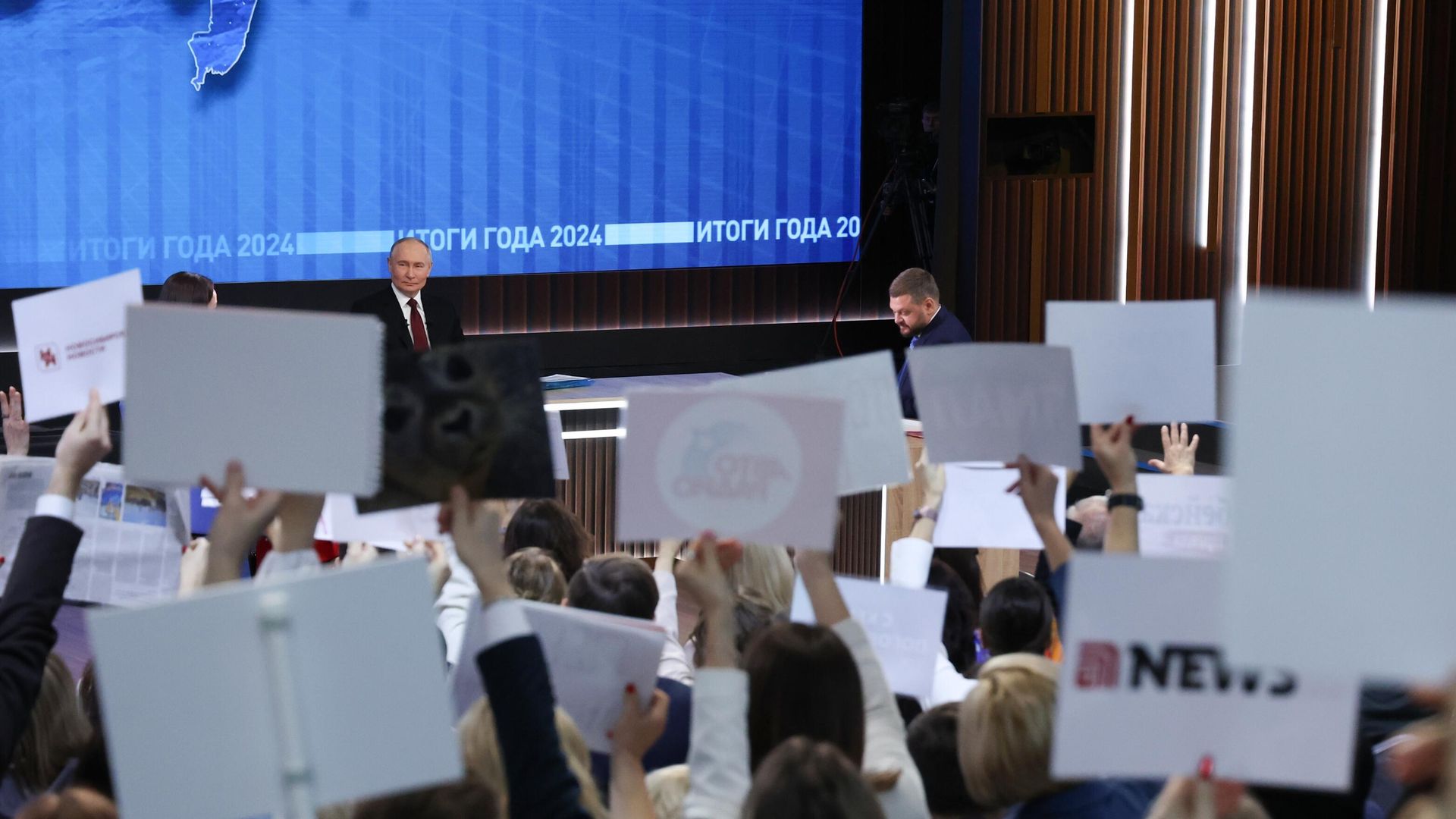 Президент России Владимир Путин проводит специальную программу Итоги года с Владимиром Путиным в Гостином дворе Президент России Владимир Путин проводит специальную программу Итоги года с Владимиром Путиным в Гостином дворе - РИА Новости, 1920, 19.12.2024