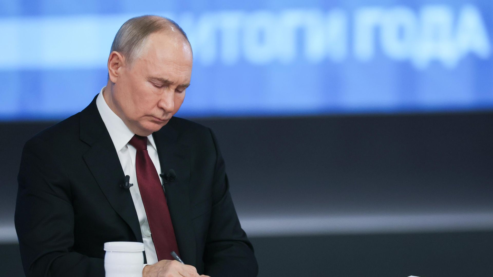 Президент России Владимир Путин проводит специальную программу Итоги года с Владимиром Путиным в Гостином Дворе Президент России Владимир Путин проводит специальную программу Итоги года с Владимиром Путиным в Гостином Дворе - РИА Новости, 1920, 19.12.2024