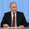 Президент России Владимир Путин проводит специальную программу Итоги года с Владимиром Путиным в Гостином дворе