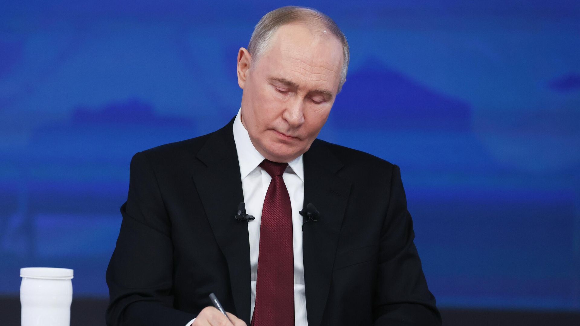 Президент России Владимир Путин проводит специальную программу Итоги года с Владимиром Путиным в Гостином дворе Президент России Владимир Путин проводит специальную программу Итоги года с Владимиром Путиным в Гостином дворе - РИА Новости, 1920, 03.02.2025