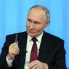 Президент России Владимир Путин проводит специальную программу Итоги года с Владимиром Путиным в Гостином дворе