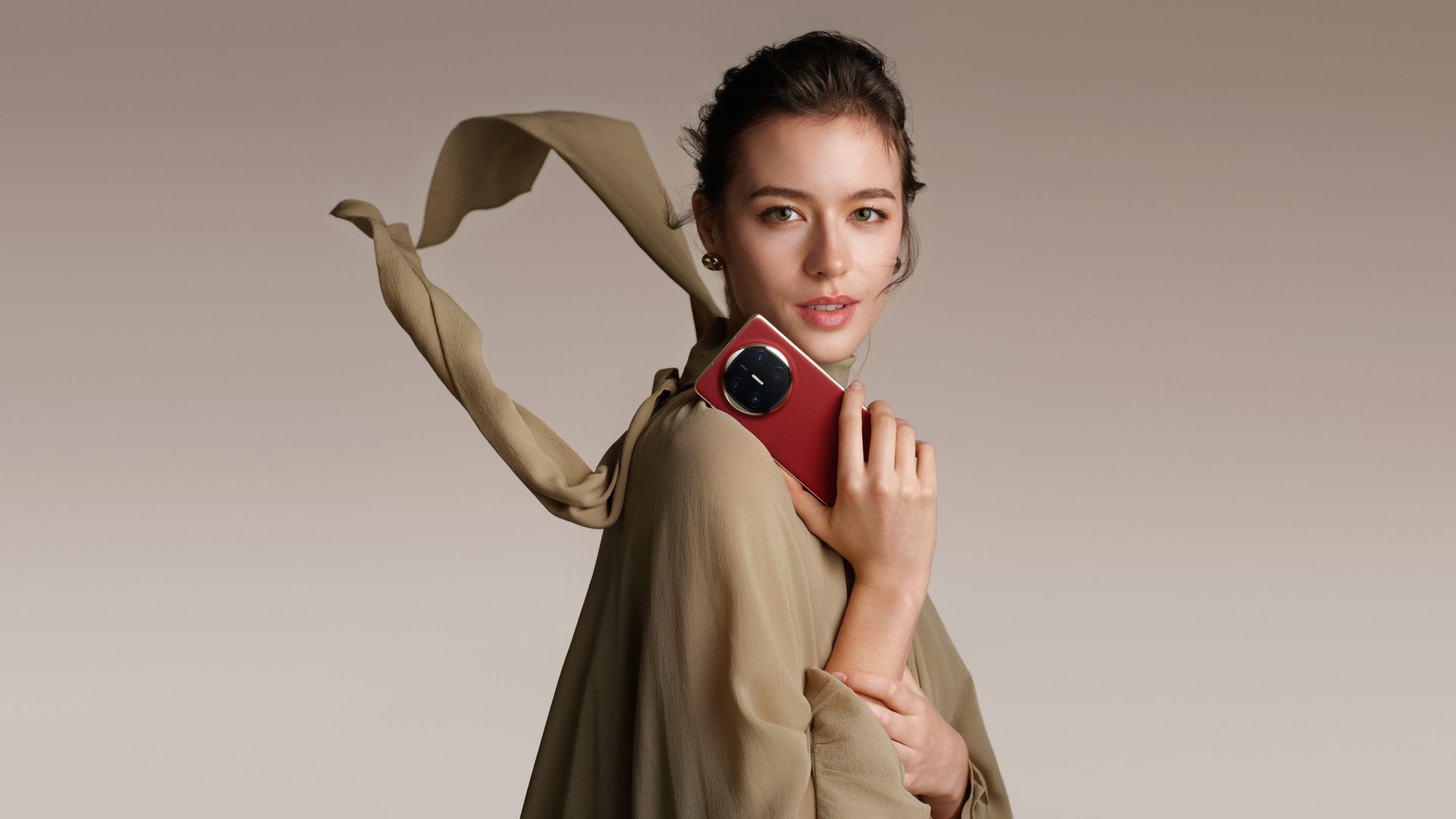 Смартфон Huawei Mate X6 Смартфон Huawei Mate X6 - РИА Новости, 1920, 20.12.2024