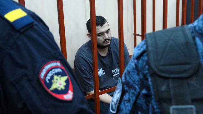 Ахмад Курбанов, подозреваемый в убийстве начальника войск радиационной, химической и биологической защиты Вооруженных сил РФ генерала Игоря Кириллова, в зале Басманного суда Ахмад Курбанов, подозреваемый в убийстве начальника войск радиационной, химической и биологической защиты Вооруженных сил РФ генерала Игоря Кириллова, в зале Басманного суда
