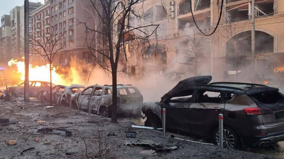 На месте пожара в Киеве, 20 декабря 2024 года На месте пожара в Киеве, 20 декабря 2024 года - РИА Новости, 1920, 20.12.2024