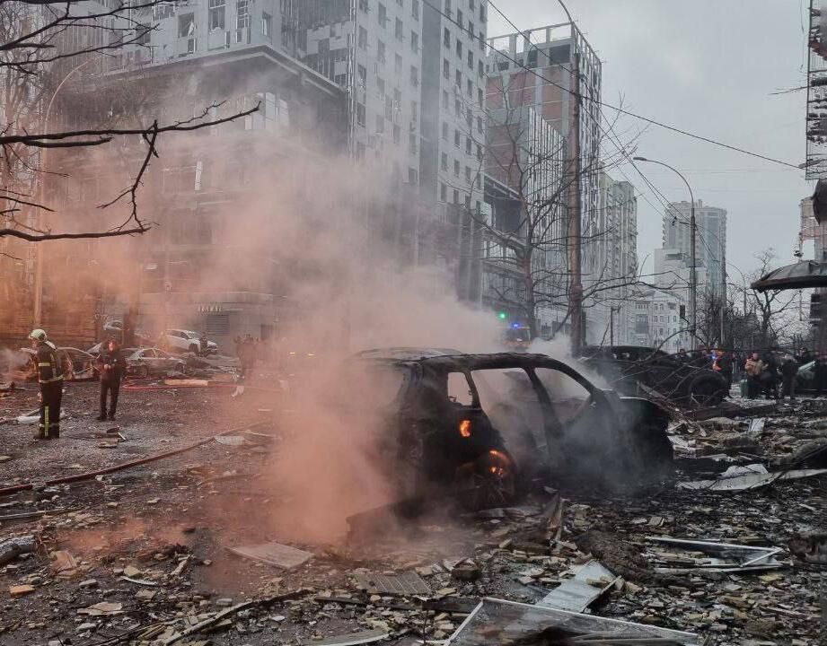 На месте пожара в Киеве. 20 декабря 2024 На месте пожара в Киеве. 20 декабря 2024 - РИА Новости, 1920, 20.12.2024