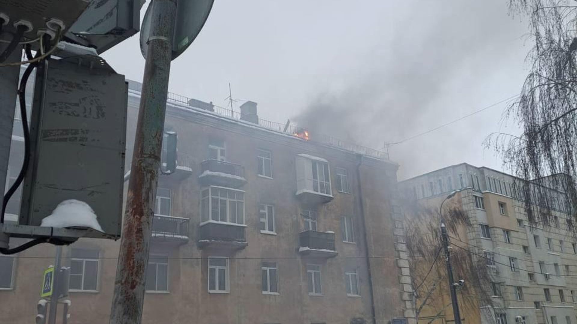 Последствия атаки беспилотников по пятиэтажному дому в Казани Последствия атаки беспилотников по пятиэтажному дому в Казани - РИА Новости, 1920, 21.12.2024