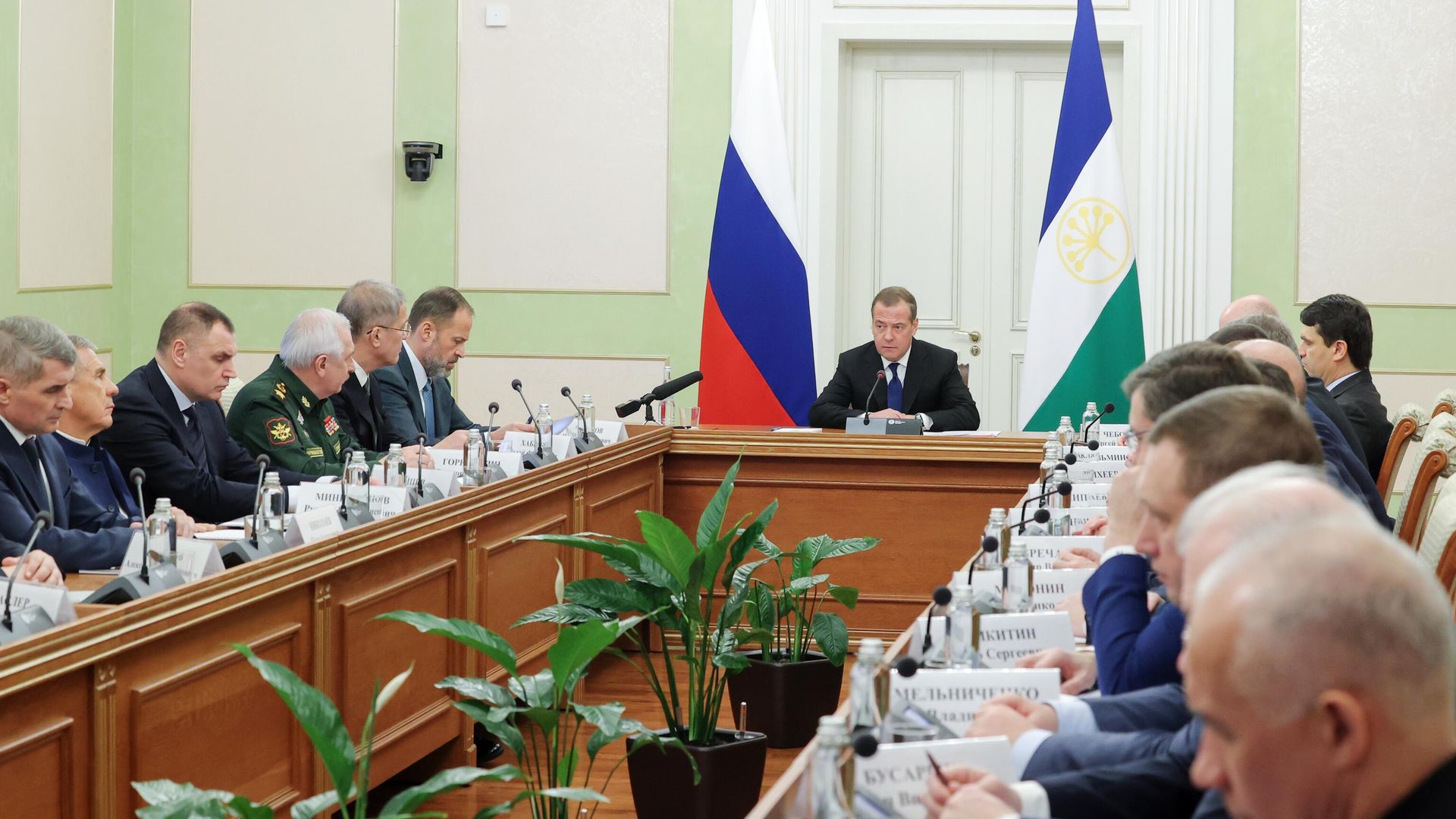 Дмитрий Медведев проводит в Уфе совещание по вопросам комплектования Вооруженных сил РФ Дмитрий Медведев проводит в Уфе совещание по вопросам комплектования Вооруженных сил РФ - РИА Новости, 1920, 24.12.2024