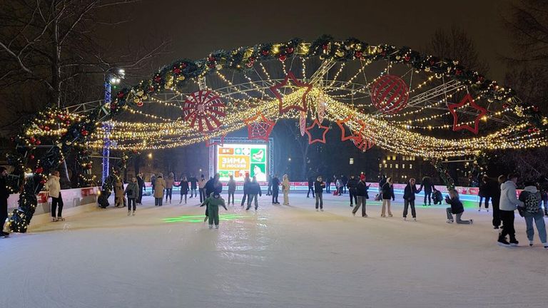 Каток в саду Эрмитаж в Москве Каток в саду Эрмитаж в Москве