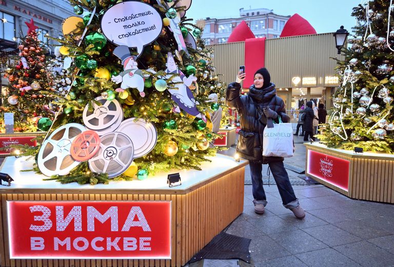 Дизайнерские елки на Кузнецком мосту в Москве Дизайнерские елки на Кузнецком мосту в Москве
