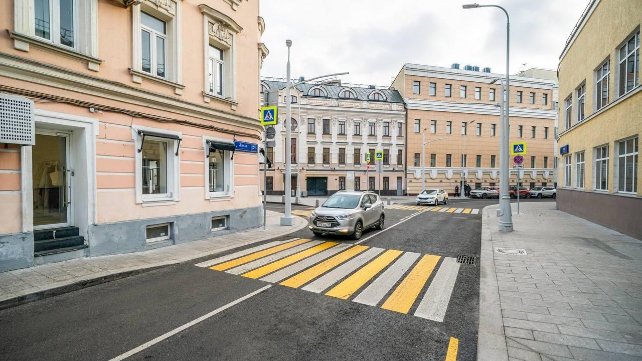 Благоустройство пяти переулков провели в центре Москвы Благоустройство пяти переулков провели в центре Москвы - РИА Новости, 1920, 25.12.2024