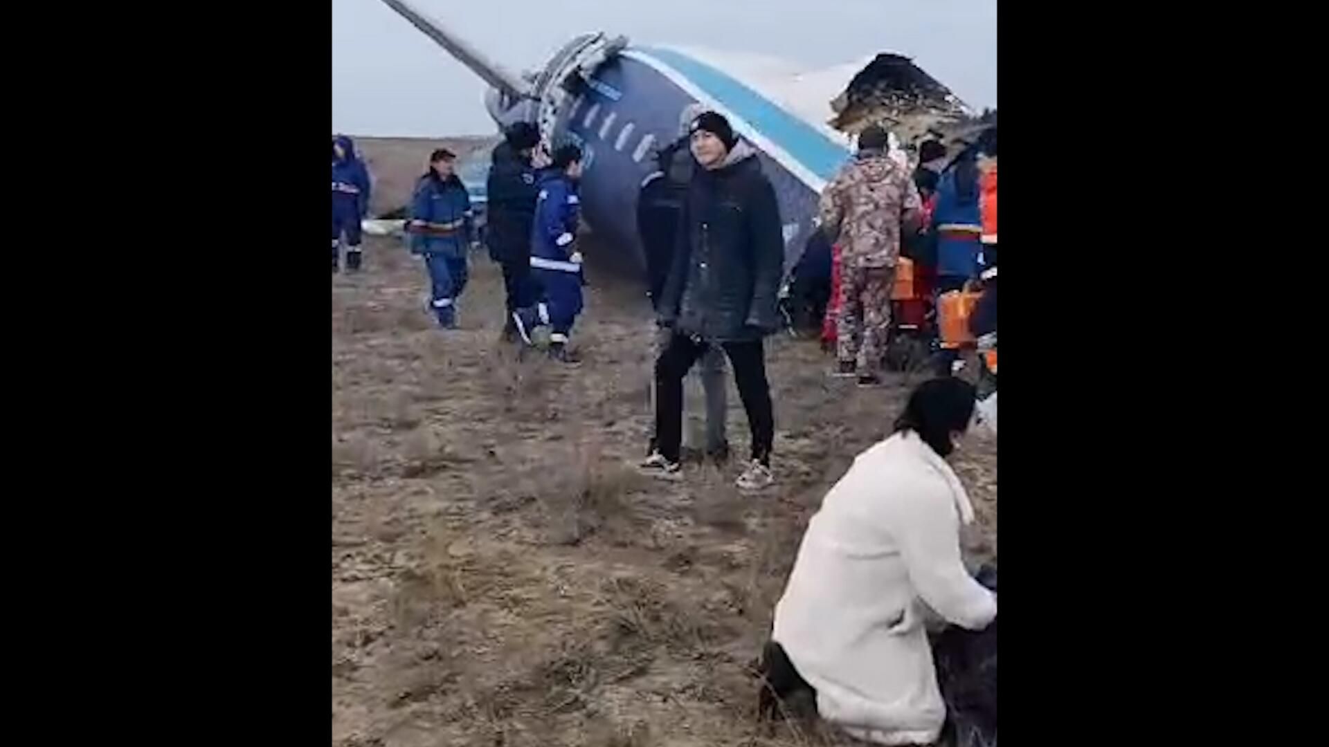 Кадры с места крушения самолета в Актау Кадры с места крушения самолета в Актау - РИА Новости, 1920, 25.12.2024